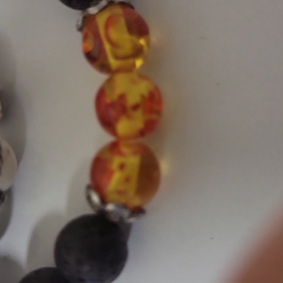 Set of two handmade Beaded Bracelets with white and golden yellow designs - Picture 7 of 7